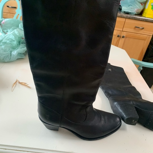 Gorgeous Frye boots, only tried on. Fit a bit too tight for me. - Picture 3 of 4